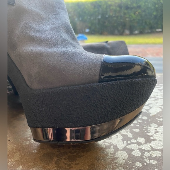CASADEI FABULOUS grey suede platform boots. Size 8 1/2 - Picture 12 of 16